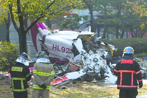 韩国客机救火现场全是警笛声 伤亡惨重触目惊心